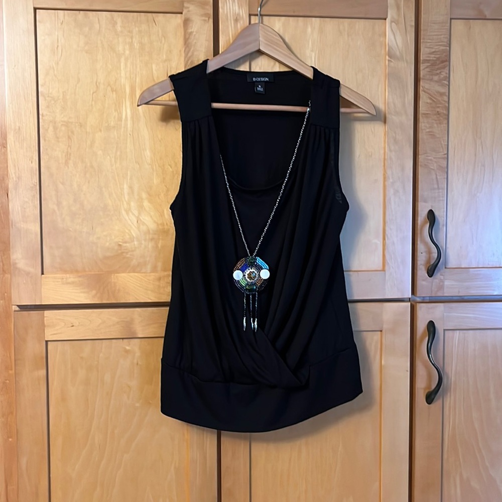 Women’ stop B DESIGN size Medium, Black with removable necklace